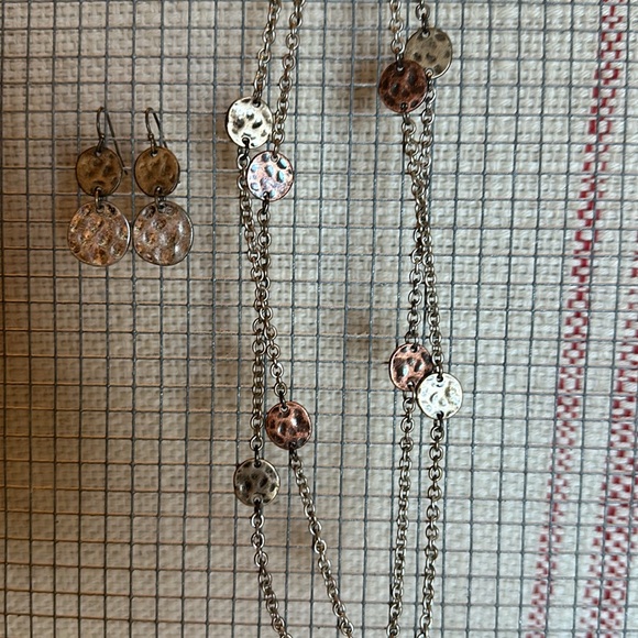 Set of earrings with matching necklace. Lots listed, bundle and save!! - Picture 3 of 4